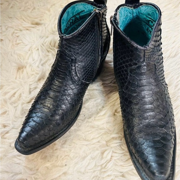 CORRAL WOMEN'S EXOTIC FULL PYTHON BOOTIES - SNIP TOE - Picture 2 of 6